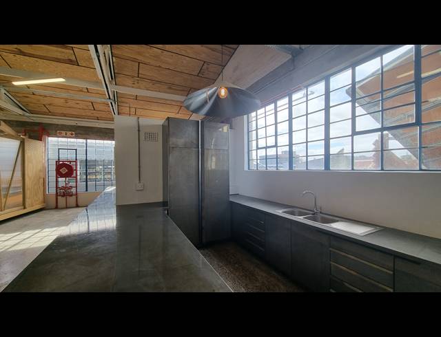 285M² BUSINESS TO LET IN WOODSTOCK